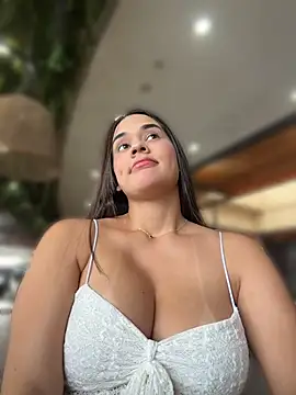 BellaLeclair_ - Slap boobs 😈