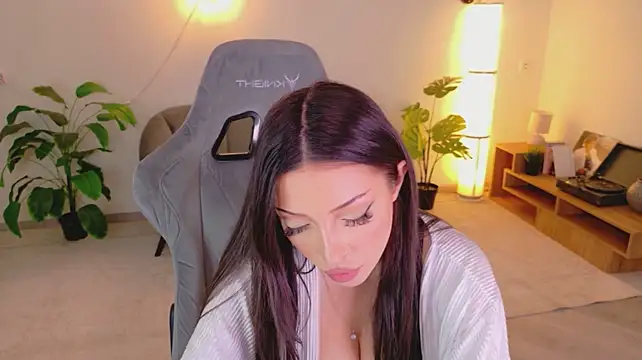 Tinapie - make my nipples hard