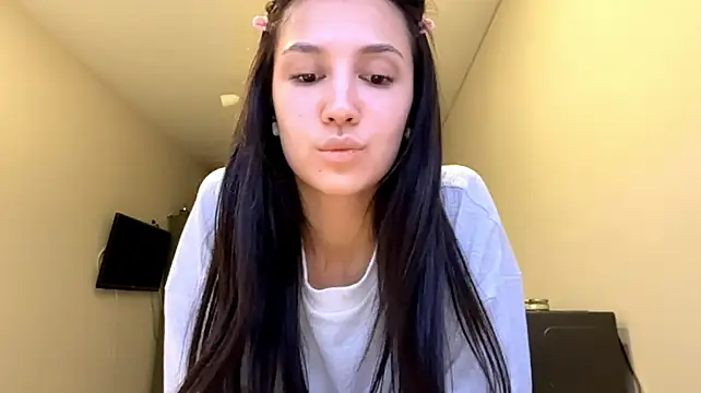 MarinaTuray - SHOW MY SEXY TUMMY