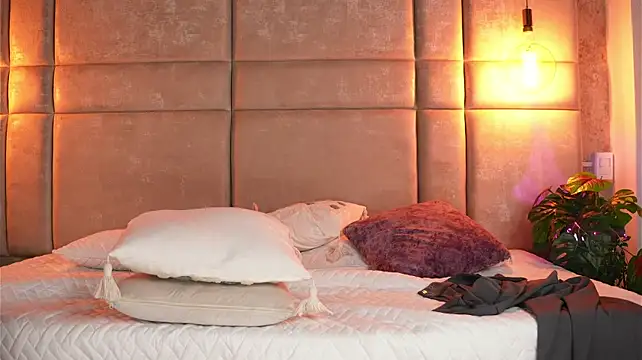 Sofi_Moreno - Shake big Ass + 5 Hard Spank Ass
