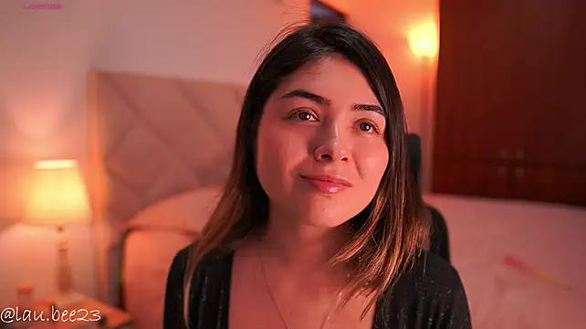 Lau_Bee - let me feel ur nauhgty tickles😋