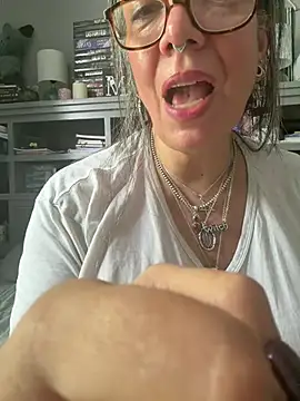 Dieseldame1313 - Hey guys topless dance