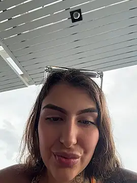 Miiabellovic - Shake boobs on public