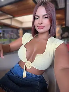 Irina_Velvett - Flahs tits in públic 🥴😈