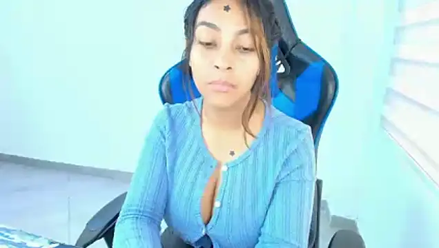 Sophiax-x - stripping and dancing naked, squirting