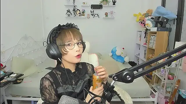 NeKo-nEk0-niI - strip tease