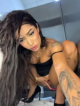MystiqueXXX - DRINKING MY SQUIRT IN A PUBLIC BATHROOM!