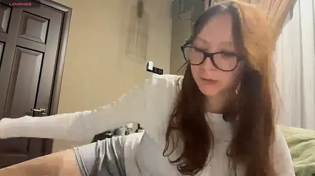 FlaviaDevost - Show my bra color