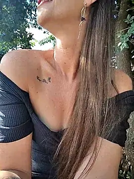 Karlacasada - Peitos babados 🤤
