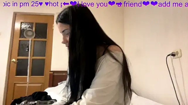 Gloria_Line - Take off my T-shirt🤭
