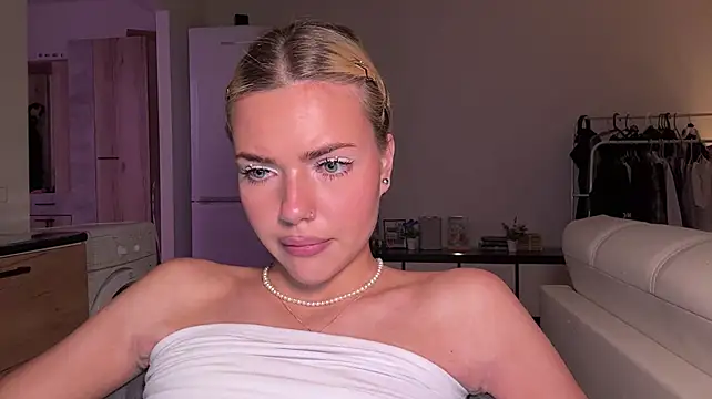 ChristelDuncombe - topless photo in PM (Last tip)
