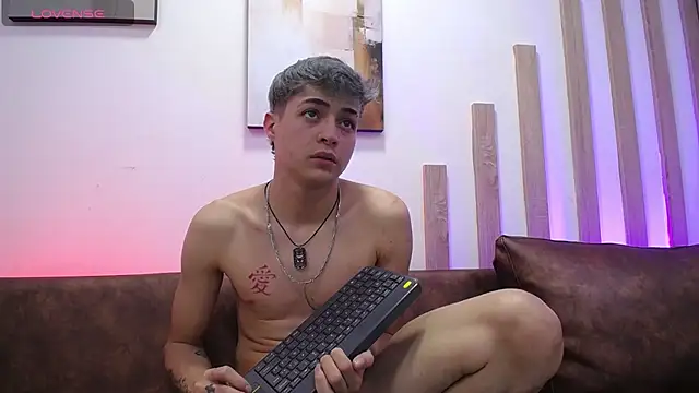 Ari_Stonne - Deepthoat + nipple game 🥵😈