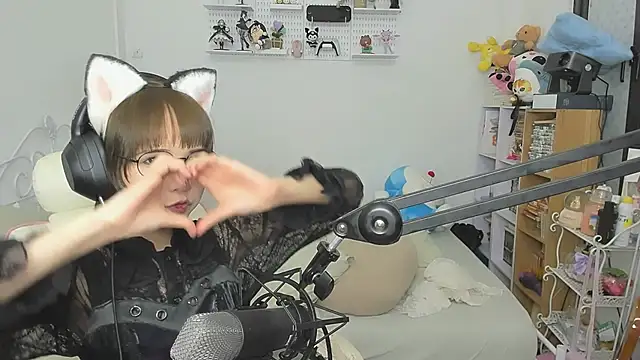 NeKo-nEk0-niI - strip tease