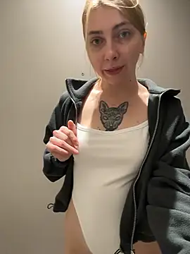 Sunny___Bunny - Spread pussy lips