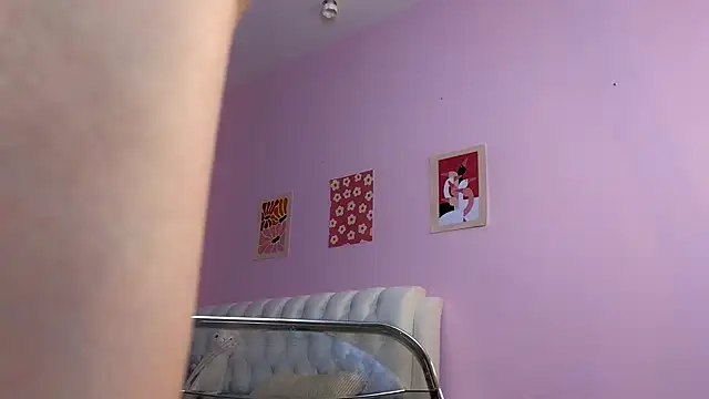 Colette_pretty - massage my tits under my top