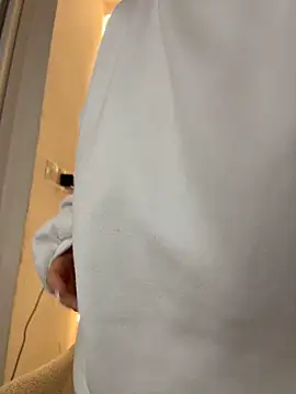 CurlyDaisy - flash boobs and drolll on them