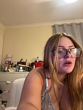 Cherryrosealiee - flash boobs