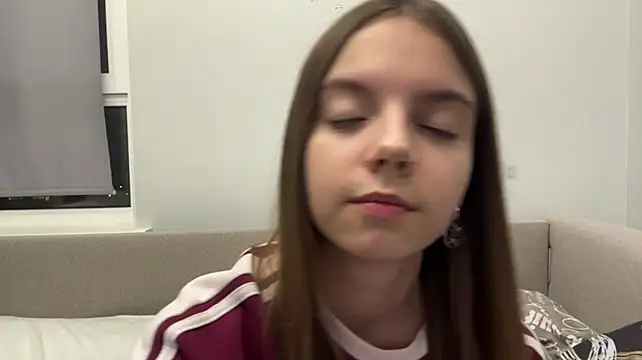 LisaPorse - show collarbone + show tongue