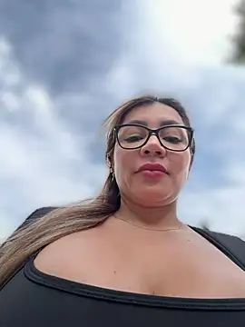 DIANITA_1988 - squirt in the street 😈😈💦