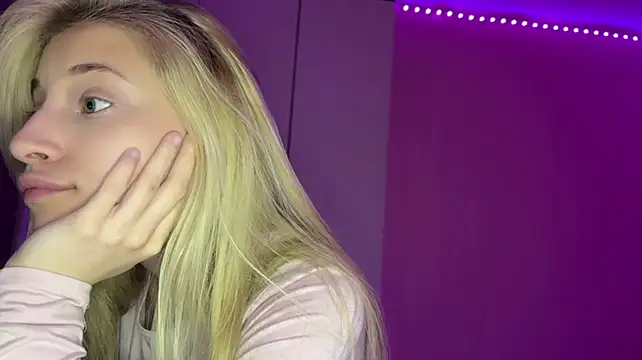 FiveFootBlonde - kiss you