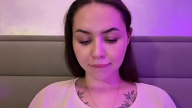 AlmaryKim - show ass + spanks + body + feet