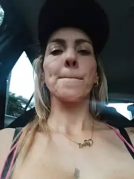 Monita_Med - Show de pussy in front of neighbors