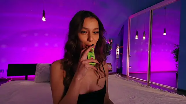 AlikaKir - eye contact💕