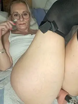 Blond_lady_czech - Prsa a dildo v puse