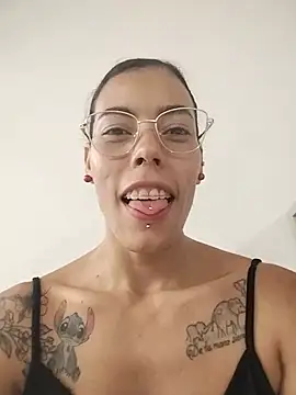 Pamelamiler__ - Show tits in front of friends