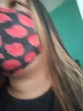 Maskgirlhot666 - Bucetinha aberta com brinquedo dentro