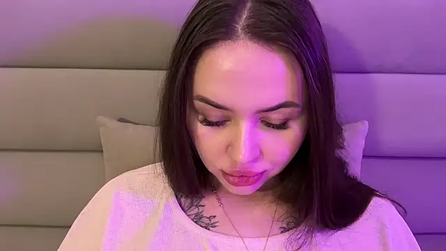 AlmaryKim - show ass + spanks + body + feet