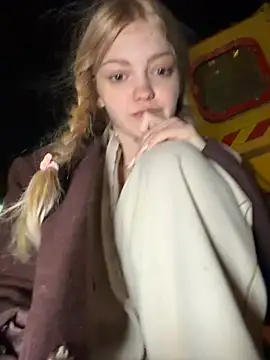 Elsawhere - show NAKED pussy CLOSE TO CAM😱🍓💦