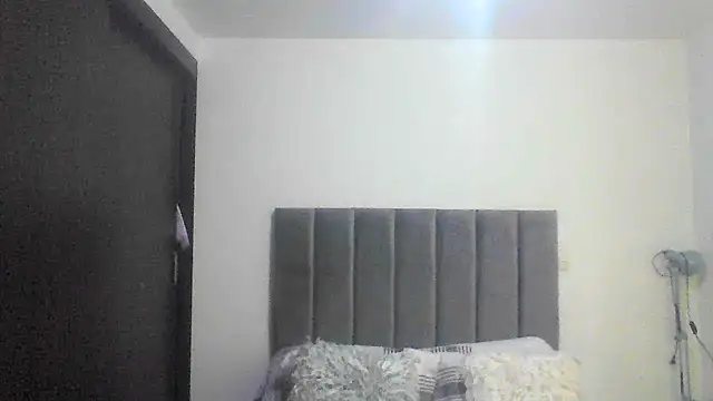 CurvySara1