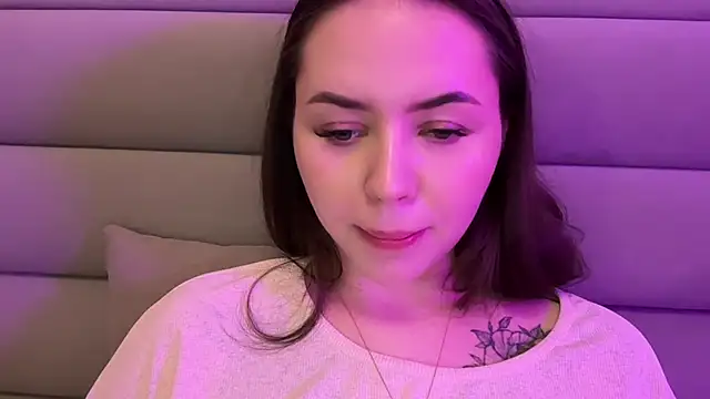AlmaryKim - show ass + spanks + body + feet