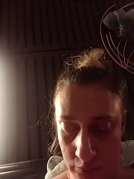 SexyAmyBB - Everyone who tip 600 gets one free vid