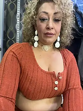 Katti_Barrera - Oil in my ass+twerking hot 😈