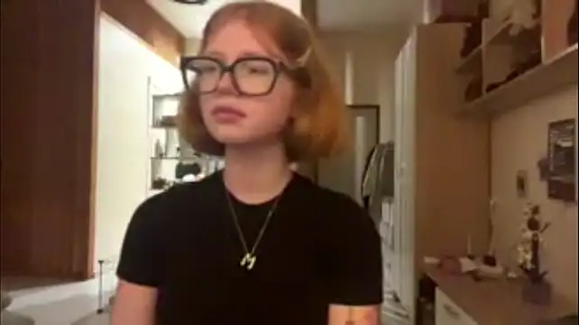 ShantaySteeves - Sexy eye contact + make a heart