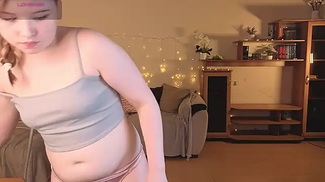 Sweetie_Hope - topless 10 min