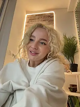CurlyDaisy - LT gets 1 sexy video and 2 min CT