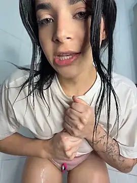 ArieliciousXXX - RIDE DILDO IN SHOWER 😍😈