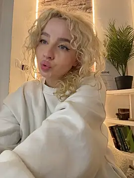 CurlyDaisy - LT gets 1 sexy video and 2 min CT