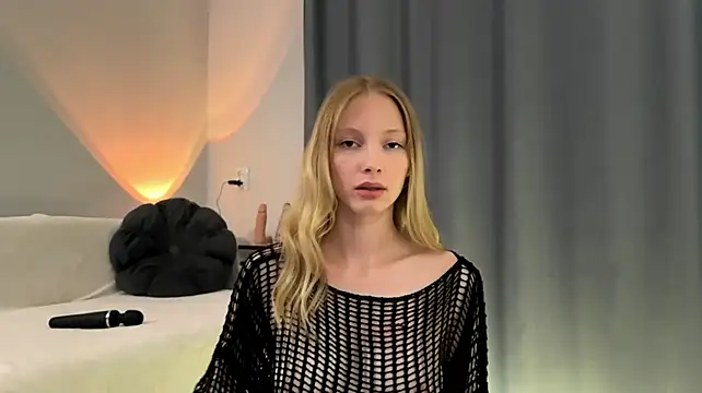 BrightAnnie - Massage my boobs under top