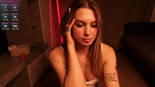 Eziliz - show a little butt