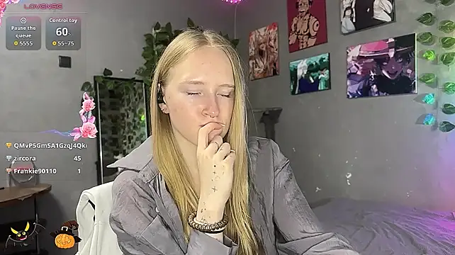 ArianaVellor - Take off pants