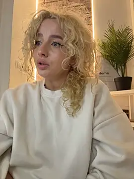 CurlyDaisy - LT gets 1 sexy video and 2 min CT