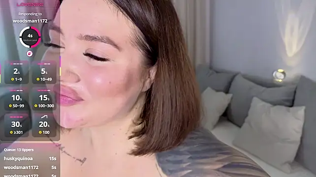 KylieLips - Suck dildo