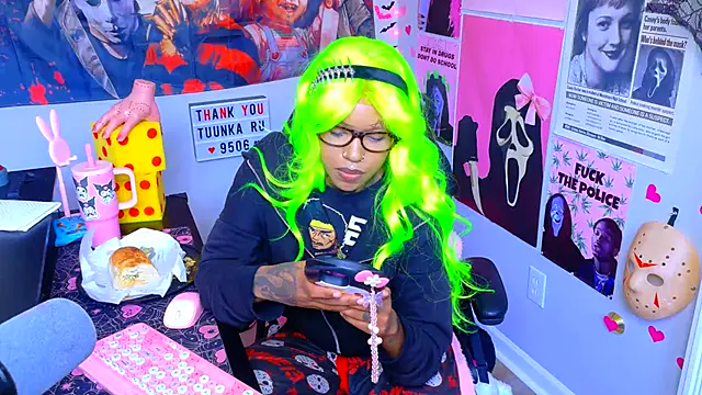 Spookiebaddie - finger asshole + butt plug🍭