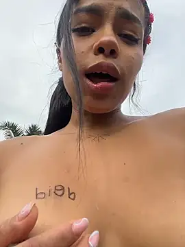 NaylaViceXXX - SQUIRT IN PUBLIC PLACE