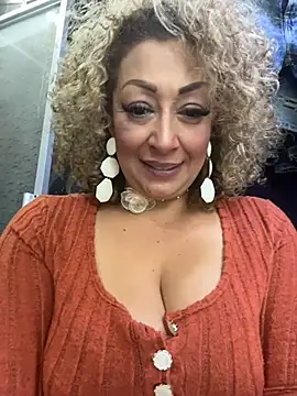 Katti_Barrera - Oil in my ass+twerking hot 😈