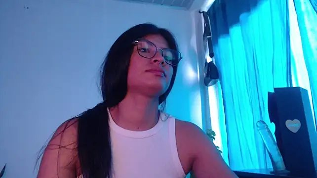 Hanna_beili - naked + spaks ass